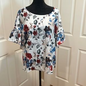 AA Collection, woman’s, flower printed, ruffled sleeves, blouse. Size L. NWT.